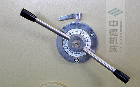 ZDS-1032剪板機刀片間隙手動調節器，刻度清淅，調節省力又簡便.jpg